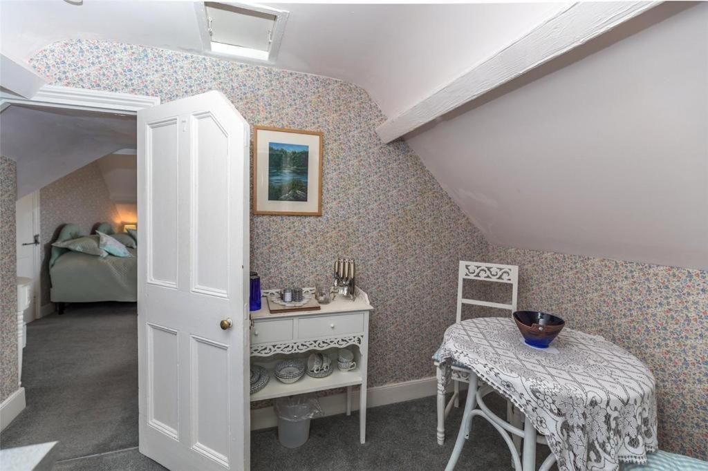 Pendyffryn Manor Bed & Breakfast Little Haven Exteriör bild
